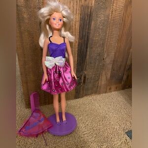 Vintage 1990 Cool cuts Kara doll.